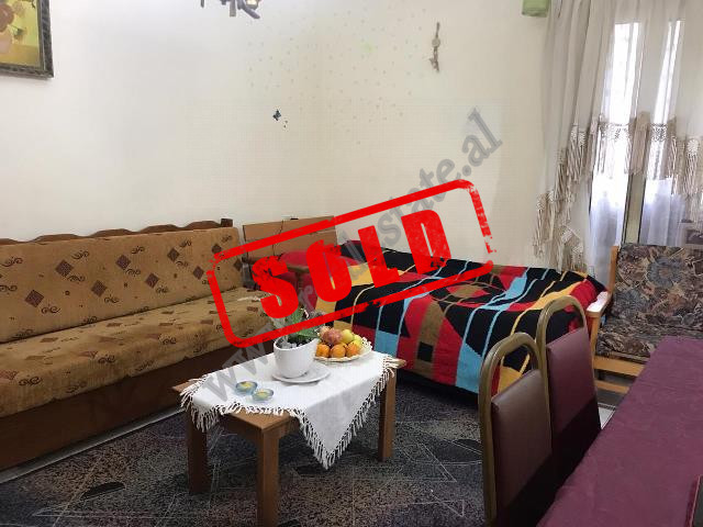 Apartament 1+1 per shitje pas Gjimnazit Qemal Stafa ne Tirane.

Ndodhet ne katin e 3-te te nje pal